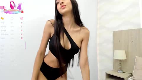 Snapshot of skinny_lili chatting on March 2025 10:54:01 PM Lily online show from March 2025 10:54:01 PM
