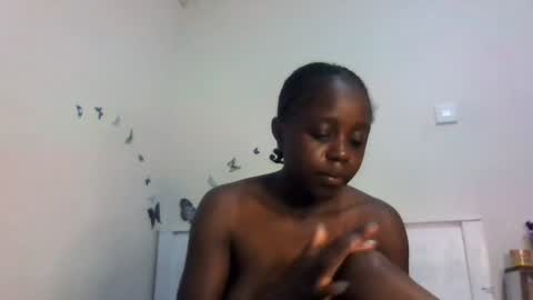 Snapshot of skinny_petite18 chatting on June 2026 11:31:01 AM Munah online show from June 2026 11:31:01 AM