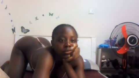Snapshot of skinny_petite18 chatting on July 2026 09:25:01 PM Munah online show from July 2026 09:25:01 PM