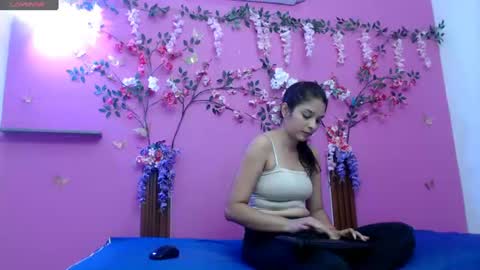 Snapshot of skinnybarbie022 chatting on June 2026 01:18:02 AM barbi online show from June 2026 01:18:02 AM