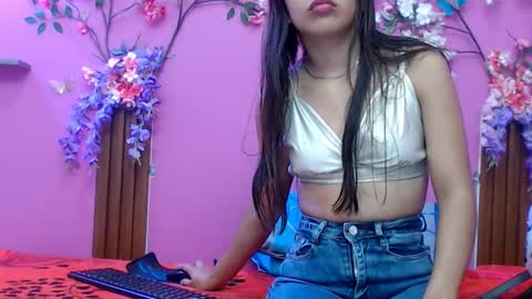 Snapshot of skinnysofia18 chatting on September 2025 01:57:02 PM sofia online show from September 2025 01:57:02 PM