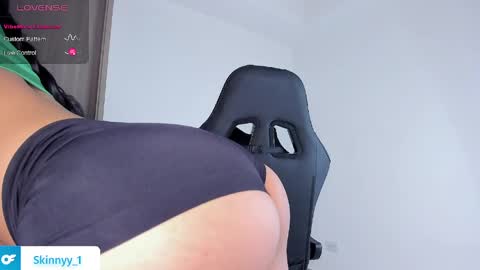 Skinnyy   online show from April 2026 12:10:01 AM