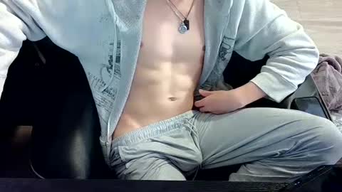 skrogdog online show from April 2026 12:33:02 AM