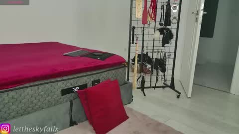 Eliza online show from October 2025 10:09:01 PM