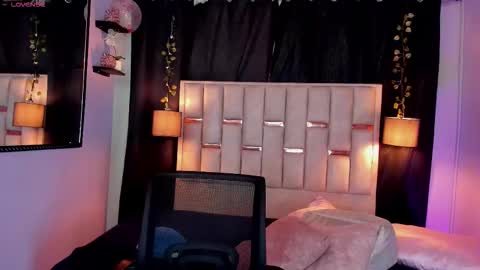 Snapshot of sky_jules chatting on October 2025 04:12:01 AM Daniel online show from October 2025 04:12:01 AM