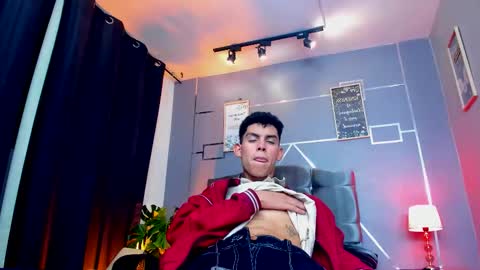 Snapshot of sky_jules chatting on October 2025 04:01:01 AM Daniel online show from October 2025 04:01:01 AM