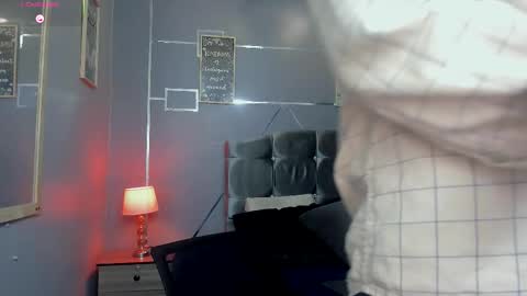 Snapshot of sky_jules chatting on October 2025 03:20:01 AM Daniel online show from October 2025 03:20:01 AM