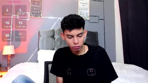 Snapshot of sky_jules chatting on November 2025 09:02:02 PM Daniel online show from November 2025 09:02:02 PM