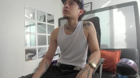 sky_wild online show from October 2025 08:43:01 PM