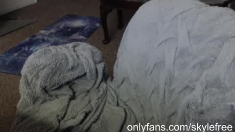 Snapshot of skyblu1 chatting on December 2024 02:53:01 AM SKYLE online show from December 2024 02:53:01 AM