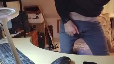 skydog819 online show from November 2025 07:13:01 PM