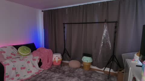 Skye Watson online show from September 2025 06:52:02 PM