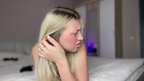 GARRY AND SOPHIA online show from February 2025 06:22:02 PM