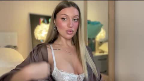 GARRY AND SOPHIA online show from December 2025 08:50:02 PM