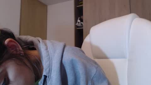 Skyler online show from December 2024 04:50:02 AM