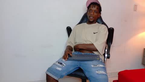 SKYLERBIGXXX online show from October 2025 04:08:02 AM