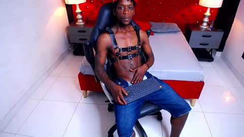 SKYLERBIGXXX online show from October 2025 04:26:01 AM