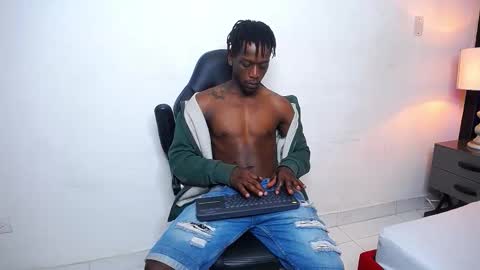 SKYLERBIGXXX online show from October 2025 04:02:01 AM