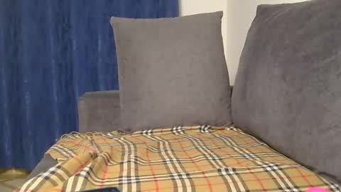 Bella online show from November 2025 08:02:01 PM