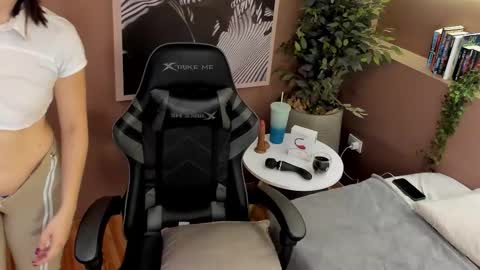 Snapshot of skyylee_ chatting on February 2026 01:18:02 PM abby online show from February 2026 01:18:02 PM