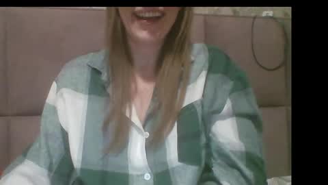 Snapshot of sladkiegubki chatting on September 2025 09:48:02 PM Sladkiegubki online show from September 2025 09:48:02 PM