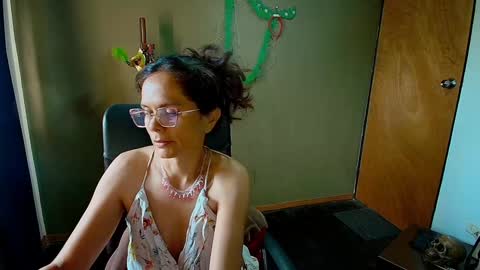 Snapshot of slavefuck chatting on December 2024 09:54:02 PM SlaveFuck online show from December 2024 09:54:02 PM