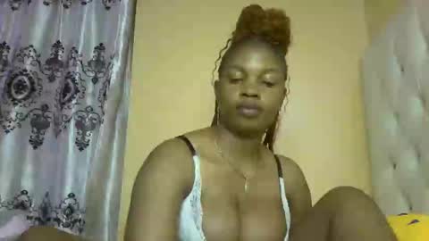 Snapshot of slayslay002 chatting on February 2025 12:57:01 AM Rose online show from February 2025 12:57:01 AM