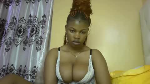 Snapshot of slayslay002 chatting on February 2025 02:28:02 AM Rose online show from February 2025 02:28:02 AM