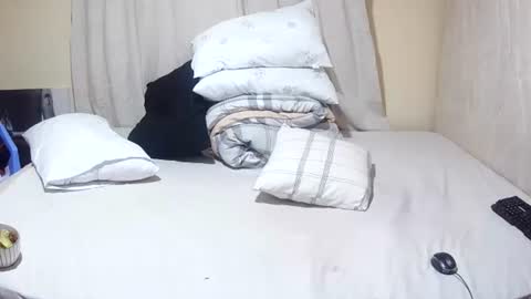 slender_sweetbabe online show from June 2026 12:05:02 PM