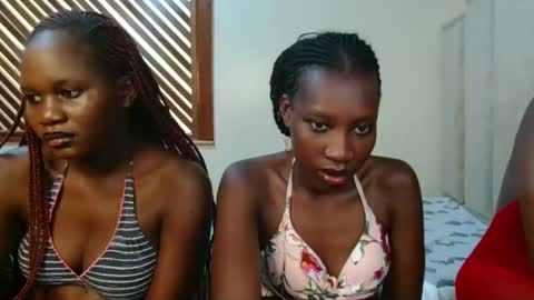 Snapshot of slim_pearly chatting on September 2025 06:35:01 AM Pearly online show from September 2025 06:35:01 AM