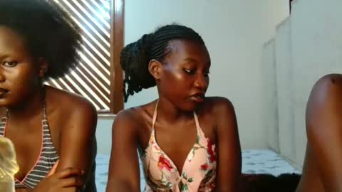 Snapshot of slim_pearly chatting on September 2025 06:45:02 AM Pearly online show from September 2025 06:45:02 AM