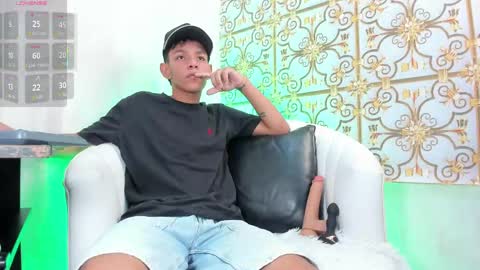 SlimLatino  online show from April 2026 04:34:01 AM