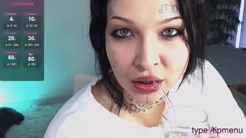 Kira Khanina online show from November 2025 01:28:01 PM