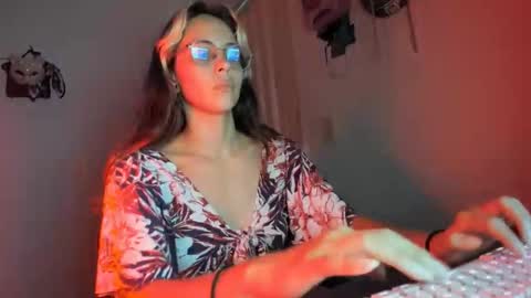 slone03 online show from November 2025 01:15:01 AM