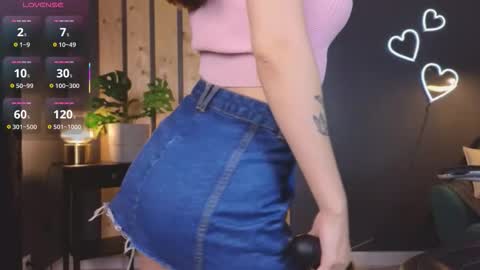 Emilia online show from October 2025 12:50:01 PM