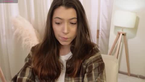 Emilia online show from November 2025 12:08:02 PM