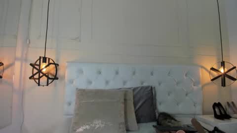 Snapshot of slut_milf1_ chatting on January 2025 07:23:01 PM Luna online show from January 2025 07:23:01 PM