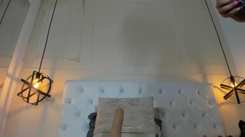 Snapshot of slut_milf1_ chatting on February 2025 01:45:02 AM Luna online show from February 2025 01:45:02 AM