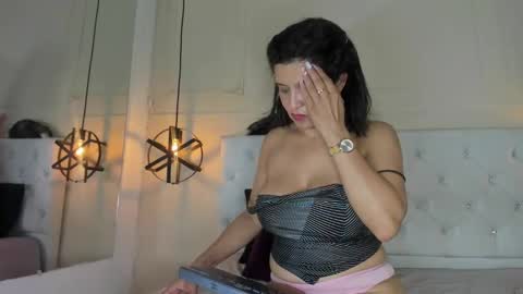 Snapshot of slut_milf1_ chatting on February 2025 07:52:01 PM Luna online show from February 2025 07:52:01 PM