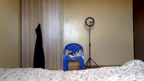 Snapshot of sluttydarkcadbourry2002 chatting on May 2026 07:25:01 AM Skillibengisaadboy online show from May 2026 07:25:01 AM