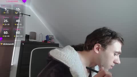 Natsu online show from November 2025 06:29:01 PM