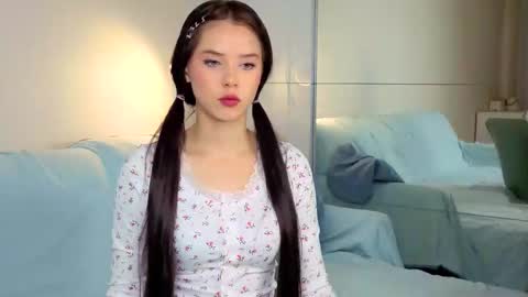 Lily online show from September 2025 01:34:02 PM