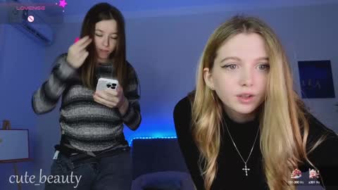 Snapshot of small_blondee chatting on December 2024 02:27:02 AM Emily online show from December 2024 02:27:02 AM