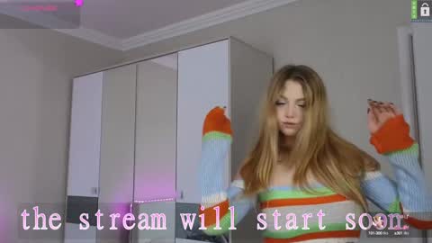 Snapshot of small_blondee chatting on January 2025 09:26:02 PM Emily online show from January 2025 09:26:02 PM