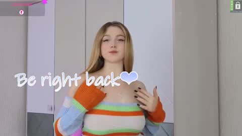 Snapshot of small_blondee chatting on February 2025 04:07:01 AM Emily online show from February 2025 04:07:01 AM