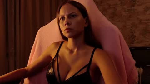 Emma online show from October 2025 06:30:02 PM