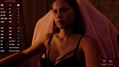 Emma online show from October 2025 07:03:01 PM