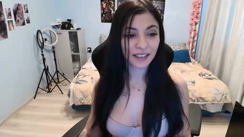 small_horny_girl online show from November 2025 08:03:01 AM