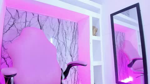 Snapshot of small_hot19 chatting on September 2025 09:42:02 AM Small Hot19 online show from September 2025 09:42:02 AM