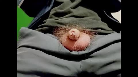 Snapshot of smallhairyuncut chatting on December 2024 06:10:02 PM Small Hairy Uncut online show from December 2024 06:10:02 PM